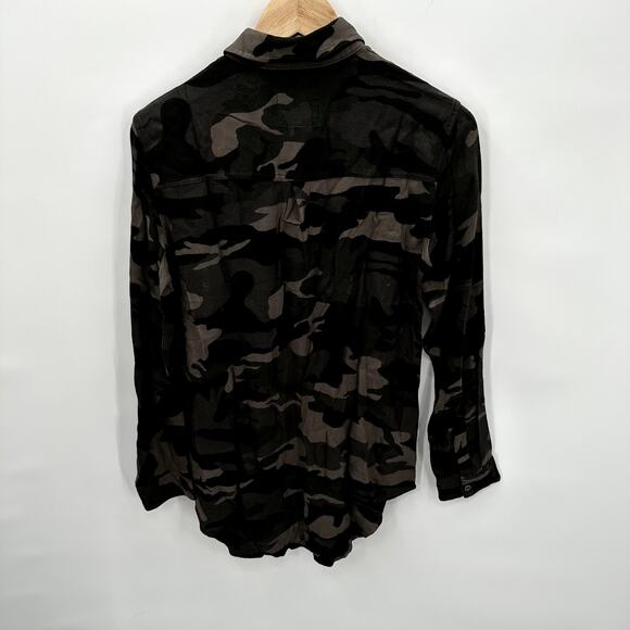 RAILS NWT Evereve Jordin Camo Button Down Shirt // XS - Picture 12 of 12